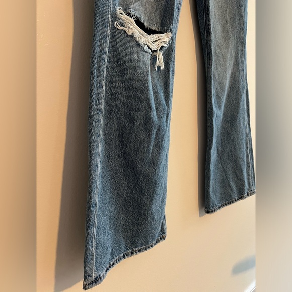 American Eagle - Ripped Highest Waist ‘90s Flare Jean - Size 8 - Picture 6 of 13